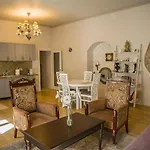 Central Apartment *